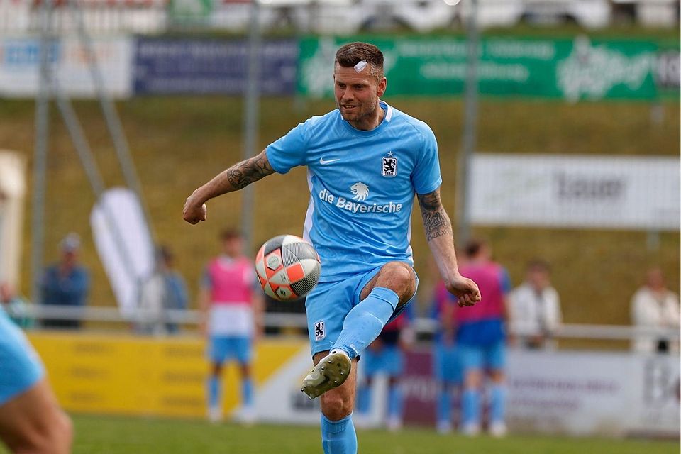 Alexander Benede glänzt mit 36 Jahren als Führungsspieler der Junglöwen und könnte am Samstag zum dritten Mal Bayernliga-Meister werden. Alexander Benede glänzt mit 36 Jahren als Führungsspieler der Junglöwen und könnte am Samstag zum dritten Mal Bayernliga-Meister werden.