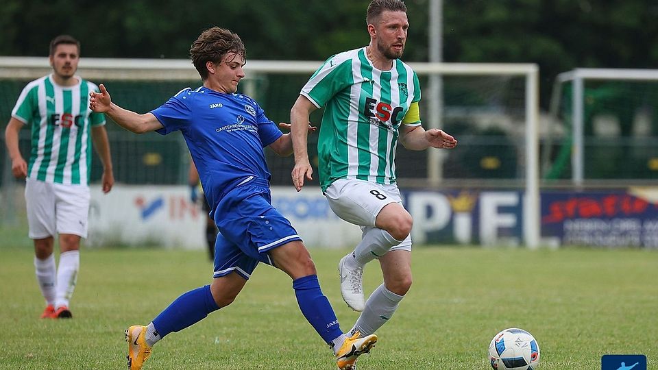 Kamil Kwiaton (rechts) ist einer der Führungsspieler beim VfR, der die vielen jungen Transfers "mitziehen" soll, wie es Abteilungsleiter Albert Schmitt ausdrückt. 