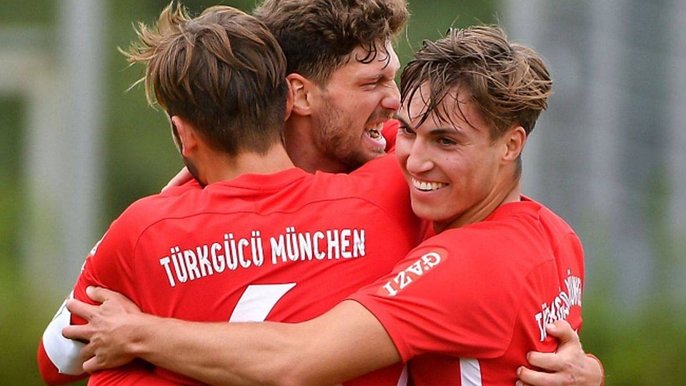 Wollen auch gegen Rain/Lech wieder jubeln können: Die Spieler von Türkgücü München Sven Leifer
