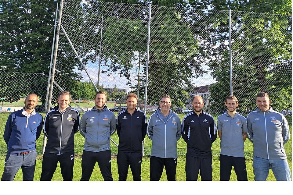 Einige der Deggendorfer Nachwuchscoaches (von links nach rechts): Turgay Mus, Martin Pinsl, Johannes Mautner, Reinhold Kauschinger,  Alexander Bär, Lukas Grzesik, Niklas Ostermeier, Tobias Leitl