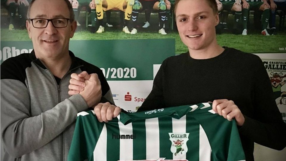 Sportvorstand Andreas Lampert (links) freut sich über die Verpflichtung von Tim Strohmenger.