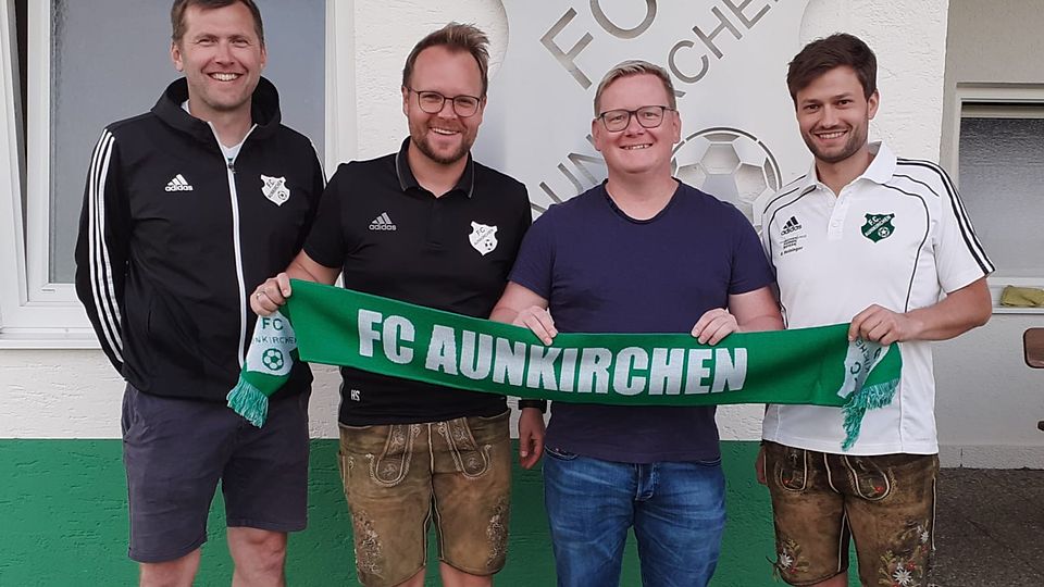 Christian Weigl (zweiter von rechts) ist der neue Chefcoach des FC Aunkirchen 