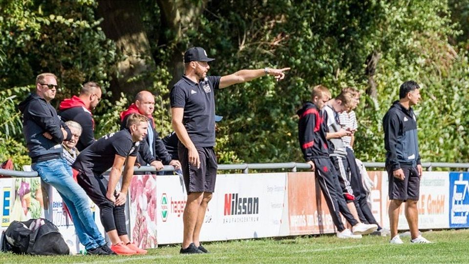Alexander Heinz (Mitte) und Sami Tarllamishaj (ganz rechts) werden Wissingen auch in der nächsten Saison trainieren.F: Bernd Seyme