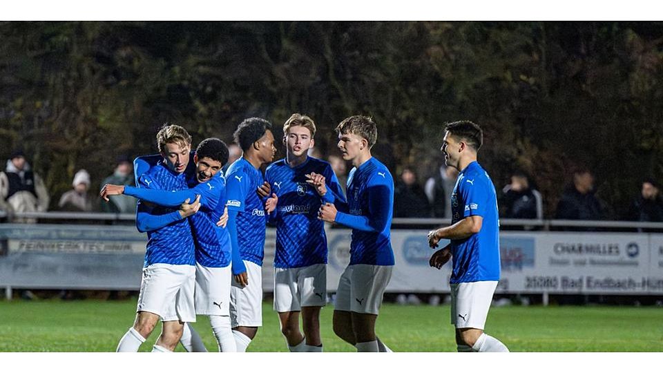 Gewinnen im Kellerduell der Fußball-Verbandsliga Mitte gegen den FV Breidenbach: die Kicker des FC Burgsolms. Gewinnen im Kellerduell der Fußball-Verbandsliga Mitte gegen den FV Breidenbach: die Kicker des FC Burgsolms. © Jenniver Röczey