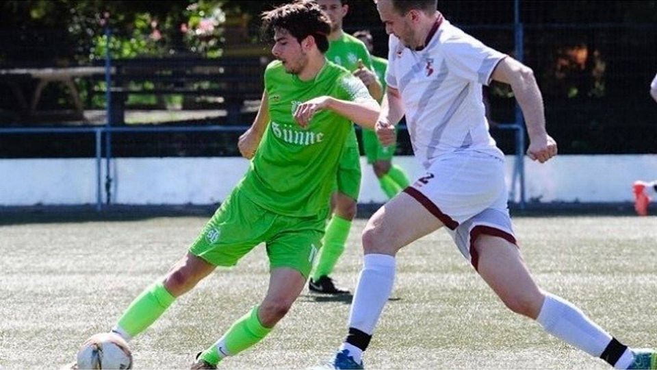 Traf am Wochenende dreifach und hat mit seinem Team nun die Tabellenspitze erobert: Spfr. Stuttgarts Andreas Reith (li.). Foto: Peter Michael Zettler