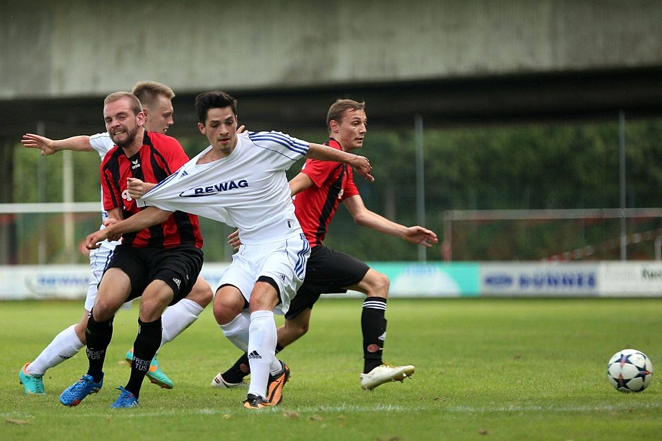 F: Brüssel Mit 5:0 behauptete sich der TSV Kareth- Lappersdorf gegen den SV Burgweinting.