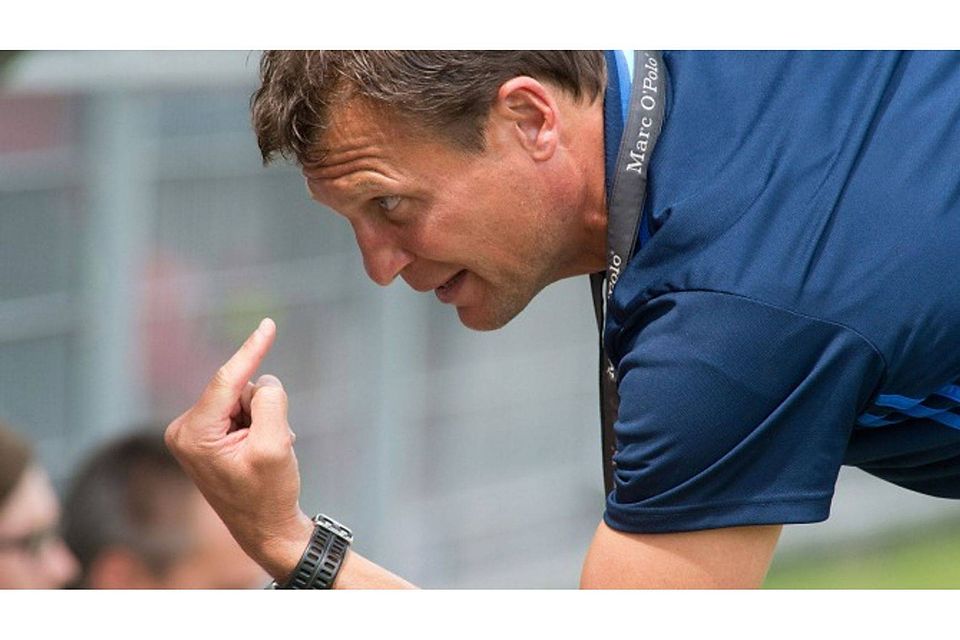 Trainer Claus Schromm hat den Drittliga-Aufstieg fest im Blick.