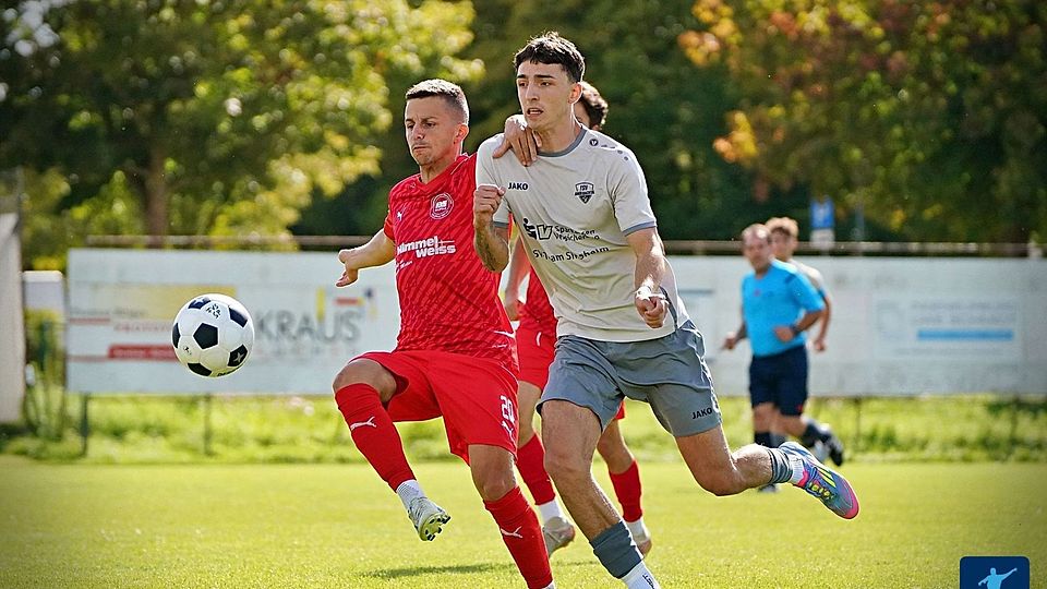 Die Sulzfelder (rot) wollen am Samstag in Steinsfurt fest zupacken und sich einen Dreier sichern.