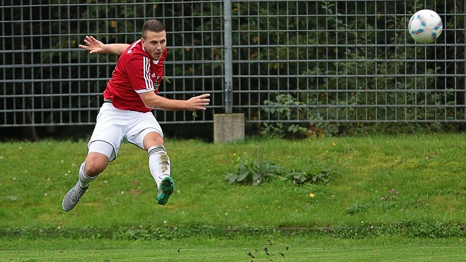 Der FC Ruderting um Alex Bauer möchte den FC Tiefenbach in Schach halten F: Hönl