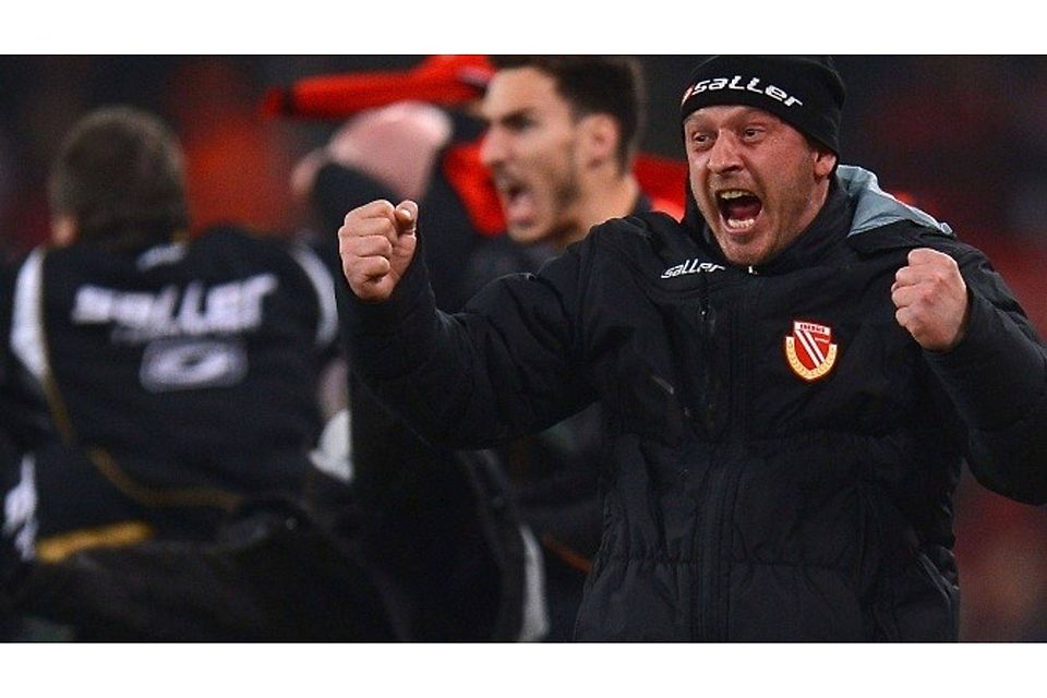 Emotional: Jörg Böhme bejubelt 2014 als Trainer von Energie Cottbus einen Treffer seiner Mannschaft. Foto Lars Baron/Getty Images