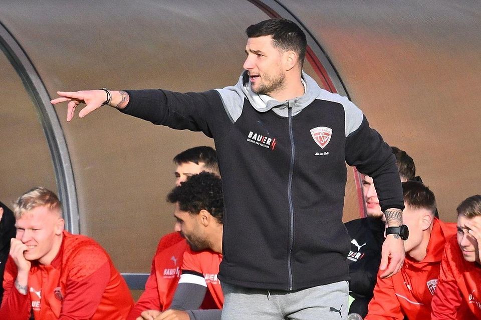 Nach sechs Monaten und acht Blöcken in Frankfurt hat Buchbach-Coach Aleksandro Petrovic die A-Lizenz-Prüfung abgelegt.