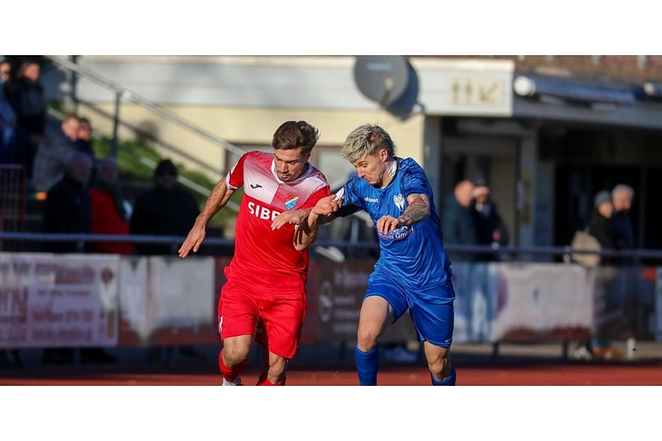 Erzielt im letzten Testspiel zwei Treffer gegen die TSG Hoffenheim U23: Serkan Firat (l.) vom Fußball-Regionalligisten TSV Steinbach Haiger. © Björn Franz