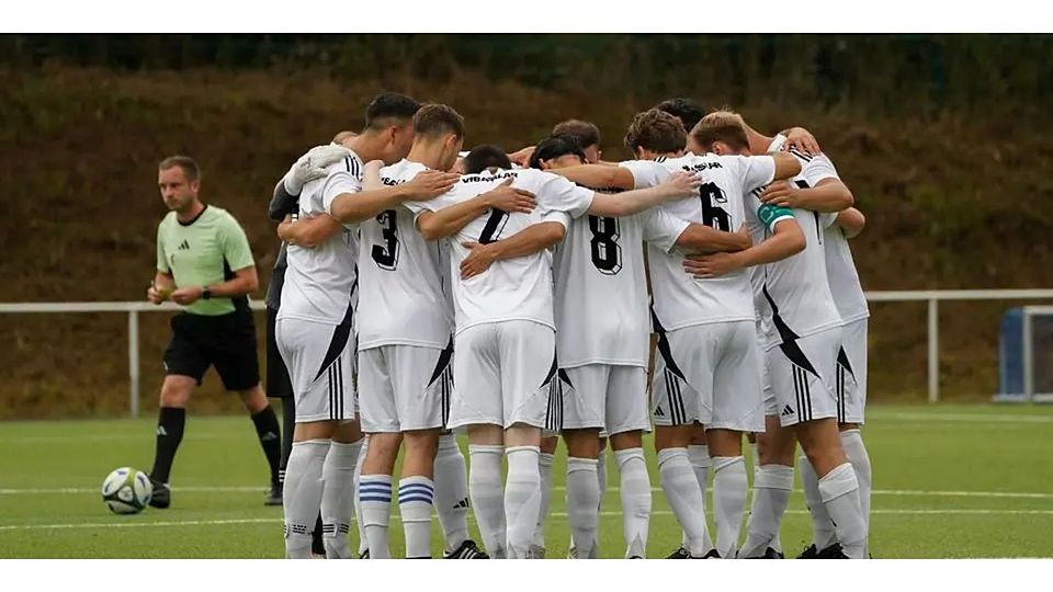 Einschwören auf die nächste Aufgabe: An diesem Sonntag will der VfB Aßlar die Tabellenführung in der Fußball-A-Liga Wetzlar im Heimspiel gegen den TSV Steindorf verteidigen. (Archivfoto) © Isabel Althof