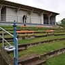 Ein wenig in die Jahre gekommen - das Eisenbahner-Stadion am Flinger Broich.
