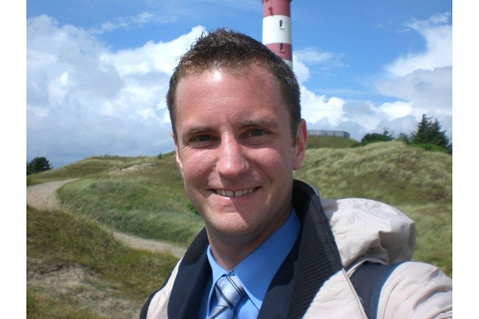 Timo Ide ist aktiver Schiedsrichter und pfeift seit der Spielserie 2004/2005 in der Hessenliga