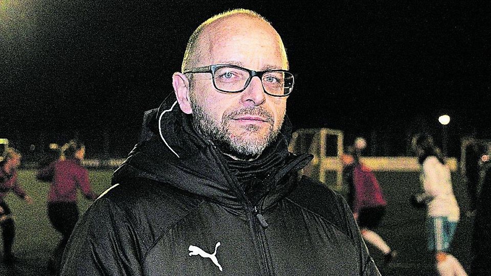Der Blick geht in Richtung Landesliga: Coach Hans-Josef Ohrem peilt mit seinen Falke-Spielerinnen den Aufstieg an.
