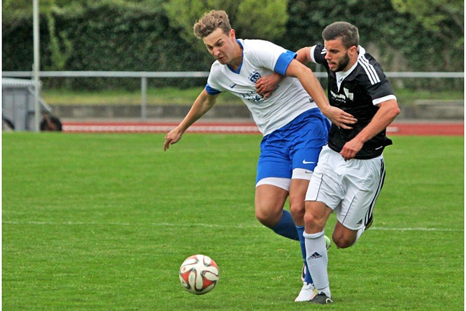 Den Fokus immer voll auf den Ball gerichtet: Sandro Knab (rechts) kann Spiele für den SV 08 Laufenburg im Alleingang entscheiden. | Foto: Matthias Konzok