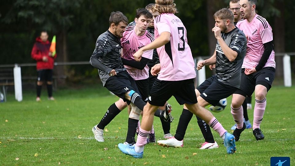 Auch die in rosa aufspielende SG Spabrücken (hier gegen dje SG Odenbach/Ginsweiler-Cronenberg) gewinnt weiter.