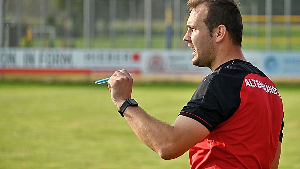 Hört beim SC Altenmünster nach drei Jahren in der Bezirksliga auf: Dies teilte Trainer Peter Ferme der Mannschaft und dem Verein vor dem Derby in Meitingen mit.