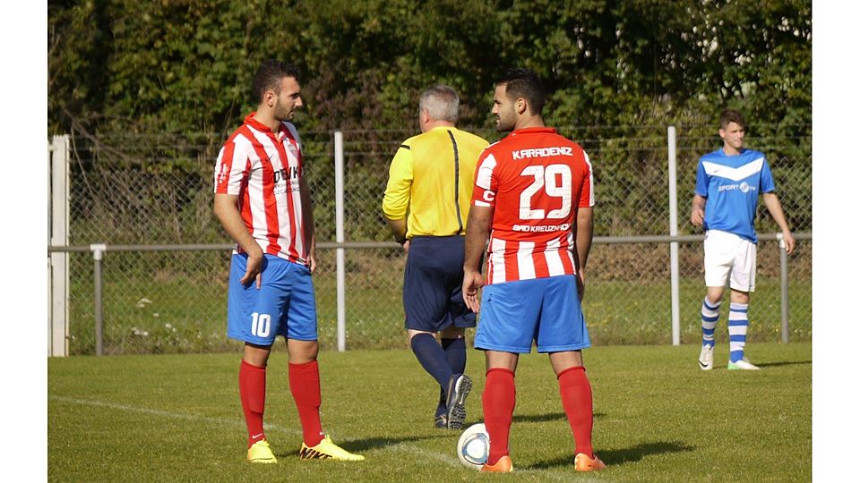 Anstoßen mussten die Karadeniz Kicker in Birkenfeld häufiger, als ihnen lieb war.   (Foto: Gregor Wurdel)