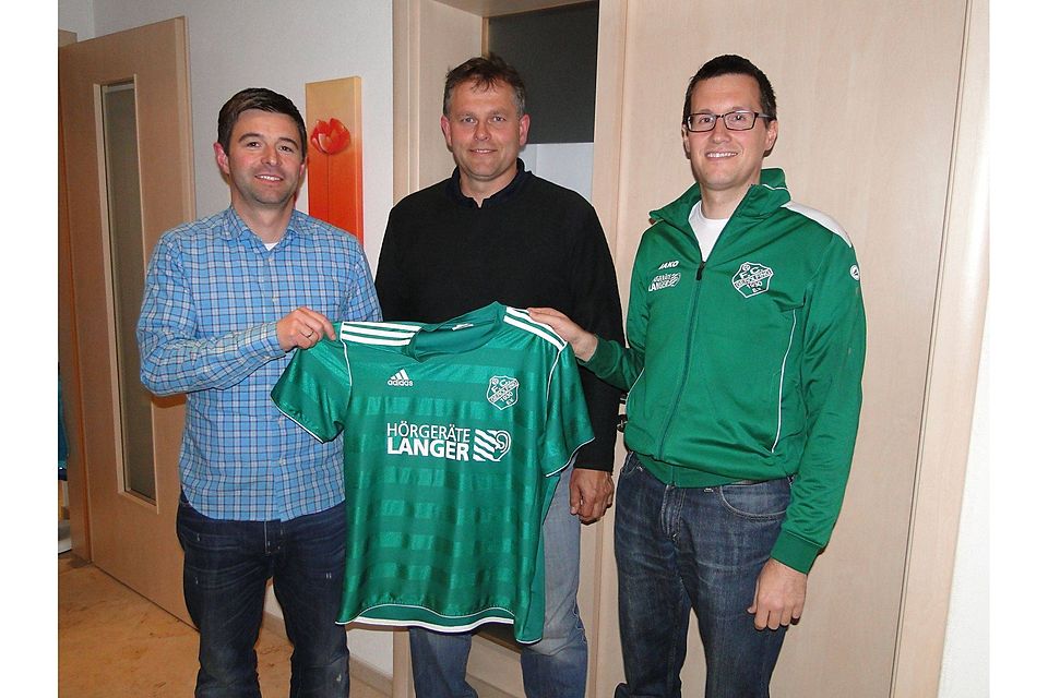 Von links: Co-Trainer Markus Jörg , Cheftrainer Jürgen Steib, Vorstand Harald Steger. F.:FC Gerolfing