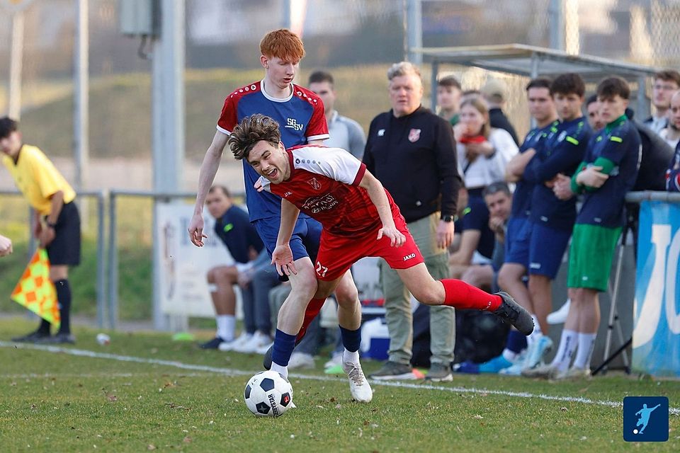 Michael "Mike" Keitel im Hintergrund (m.) ist nicht mehr Trainer bei der SG Horrenberg.