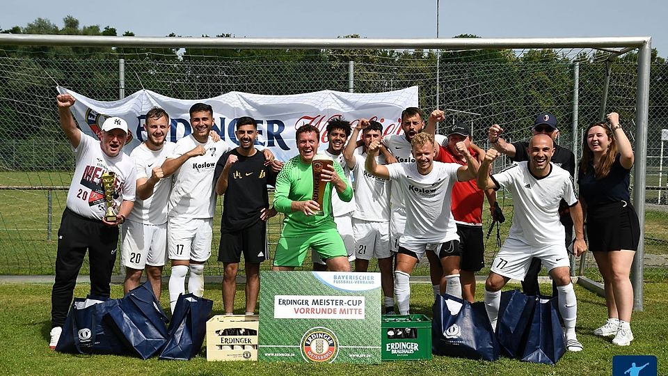 Der Erdinger Meister Cup der Gruppe Mitte geht an den FC Eintracht Landshut. 