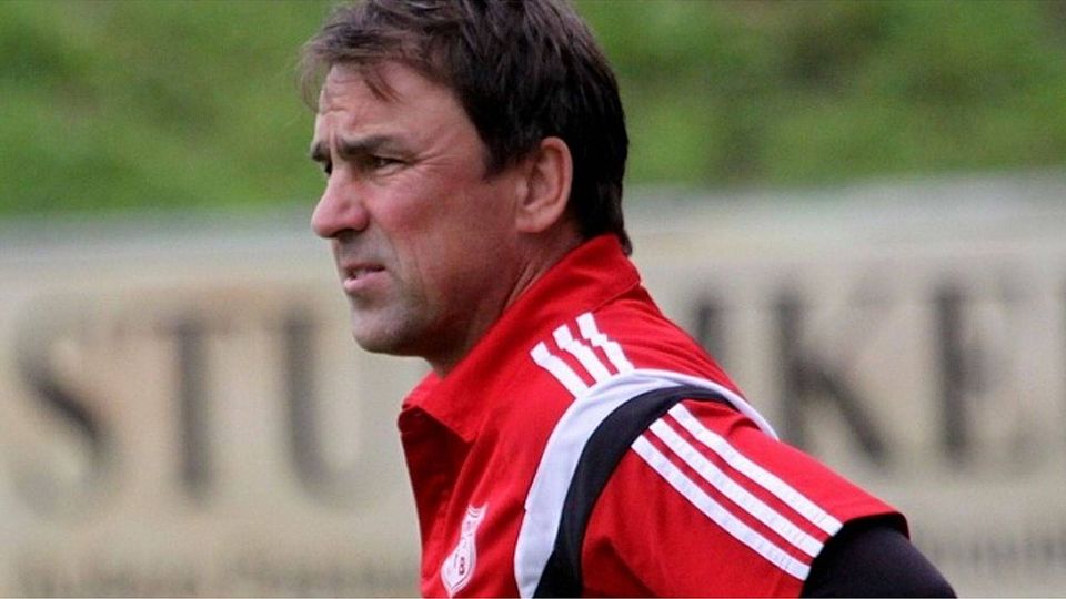 Andreas Lahner hat am Dienstagabend völlig überraschend sein Amt als Trainer beim VfB Straubing niedergelegt. F: Siering