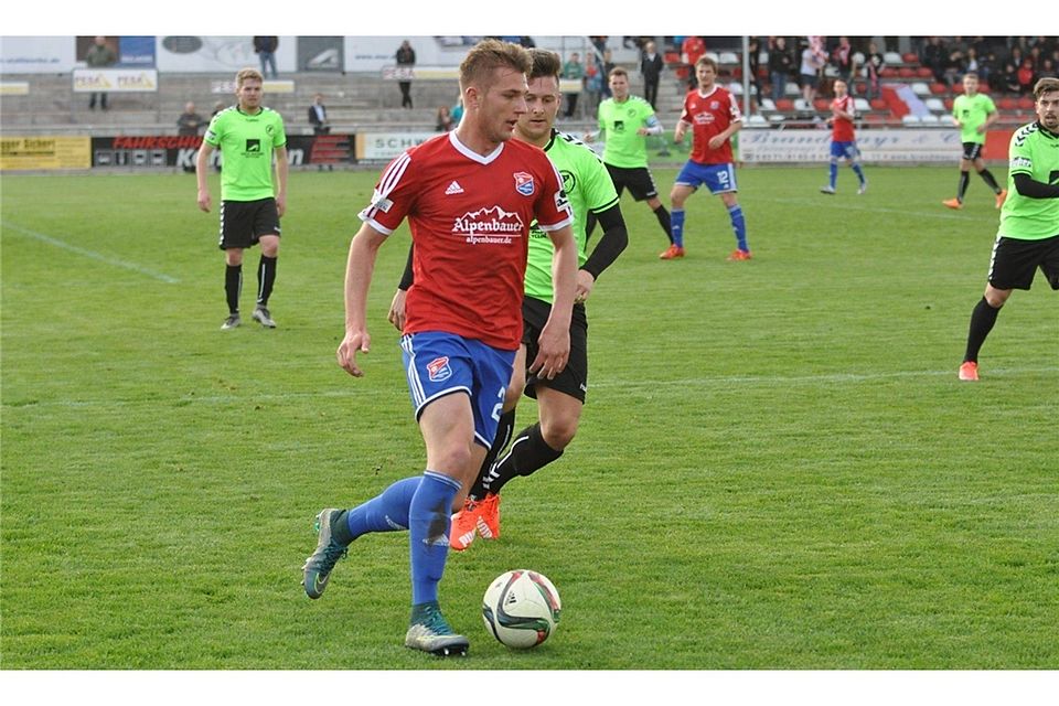 Vitalij Lux (vorne) erzielte beide Tore für die SpVgg Unterhaching im Spiel gegen den SV Seligenporten.  Foto: Drenkard