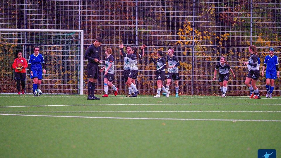 Großer Jubel nach dem Treffer von Claudia Kunze.