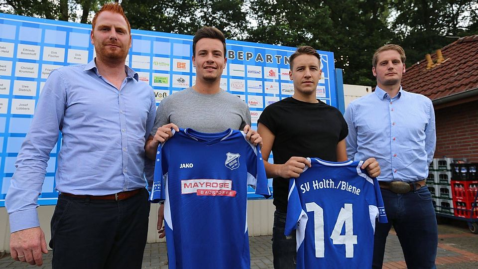 Bienes Sportlicher Leiter Christian Bruns, Fabian Thole, André Beyer und Trainer Uli Manemann. Foto: Dieter Kremer