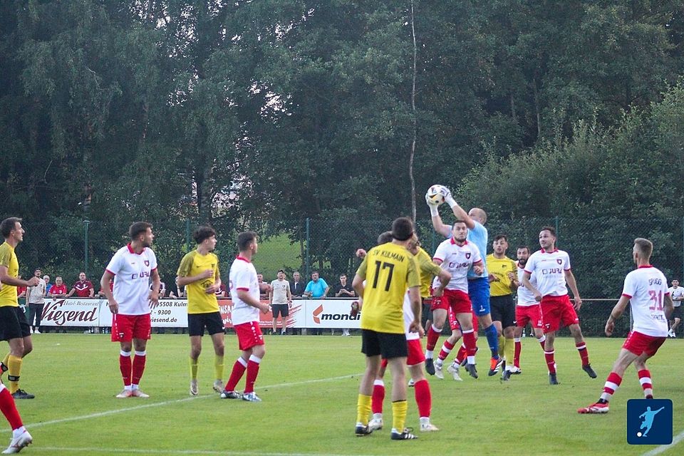 Eine "Prüfung auf Herz und Nieren" erwartet die SpVgg Trabitz (in Weiß-Rot, Spiel in Kulmain) beim Nachbarderby in Tremmersdorf.