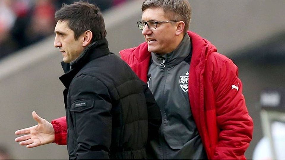 Ilija Aracic (rechts neben dem Stuttgarter Cheftrainer Tayfun Korkut) fühlt sich wohl bei seinem neuen Arbeitgeber. Trotzdem freut er sich auch auf das Wiedersehen mit dem FV Illertissen.   F.: Pressefoto Eibner