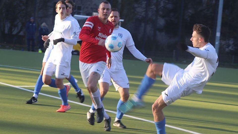 Friedenau (weiss) dreht das Spiel gegen Pfeffersport