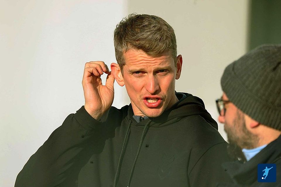 Lars Bender und Wacker Burghausen siegten im Hinspiel gegen Vilzing mit 2:1. Noah Müller und Mateo Zetic trafen nach Rückstand.