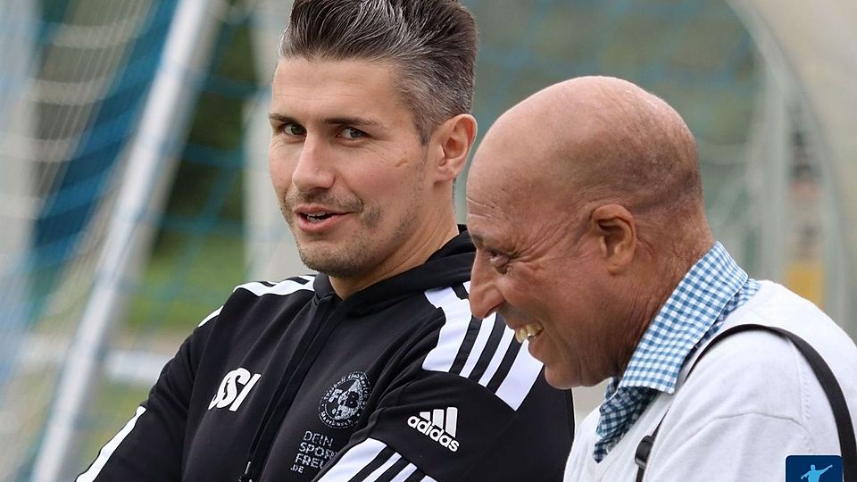 Sebastian Siebenbach (l.) bleibt Büderich-Trainer. 