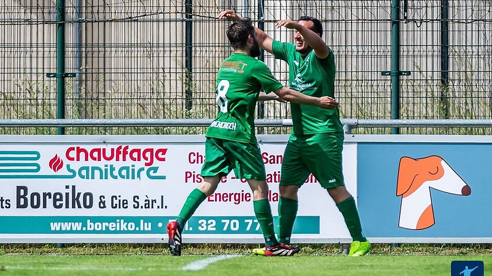 Jose Manuel Da Quelha Goncalves (l.) freut sich über seine Berufung in die Elf des Jahres