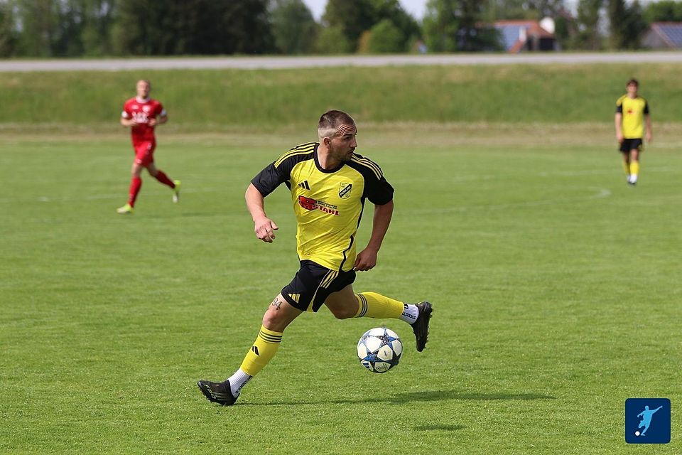 Der SV Perkam um Uli Blümel braucht in Viechtach einen Sieg und gleichzeitig Schützenhilfe von der DJK Straubing, um noch in die Relegation zu springen.