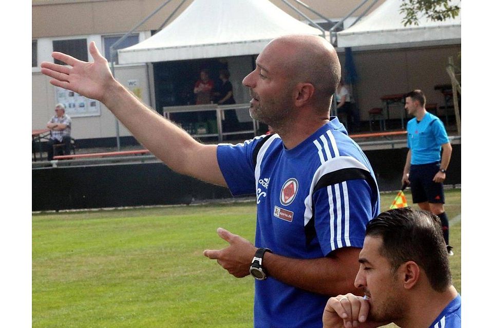 Trainer Gianni Coveli hatte beim Heimspiel Gesprächsbedarf, Co-Trainer Daniel Budak wollte es nicht sehen.
