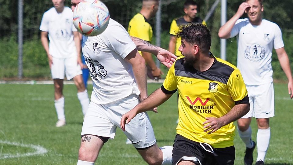 Flinke Spitze: Kasim Alezdin (gelb) trug sich für den TSV Moosach zweimal in die Torschützenliste ein.
