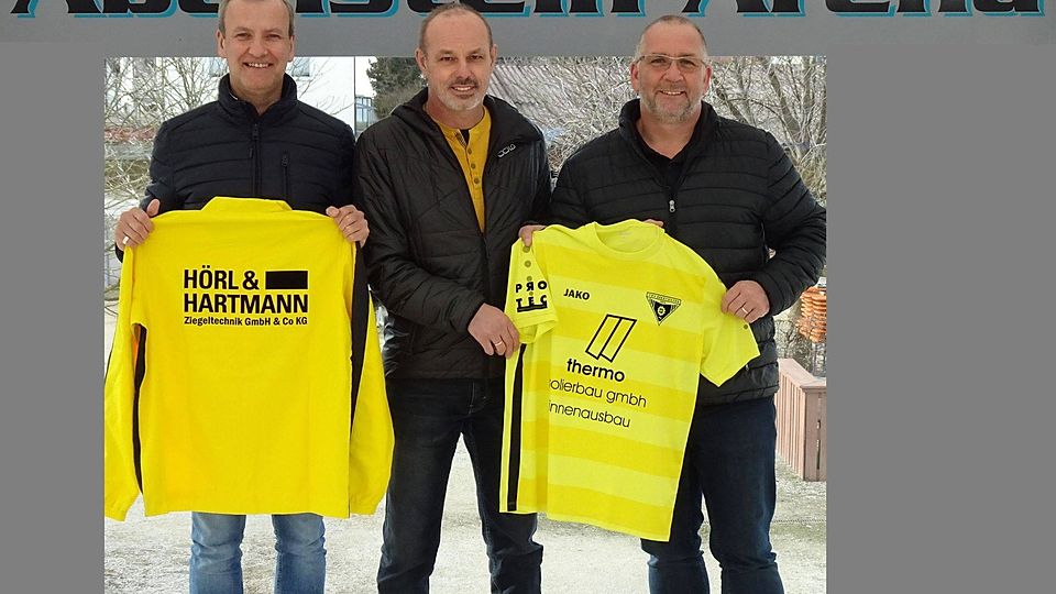 Gerhard Hildmann (Mitte) kehrt im Sommer auf die Trainerbank des TSV Gersthofen zurück.