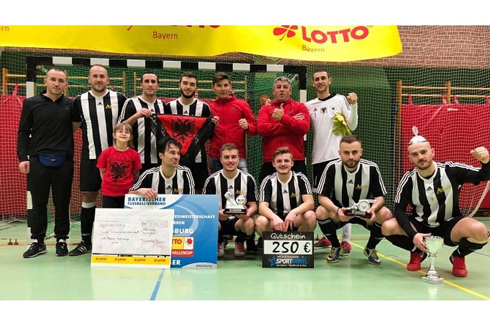 Alter und neuer Regensburger Futsalmeister: der FC Kosova Regensburg. F: Würthele