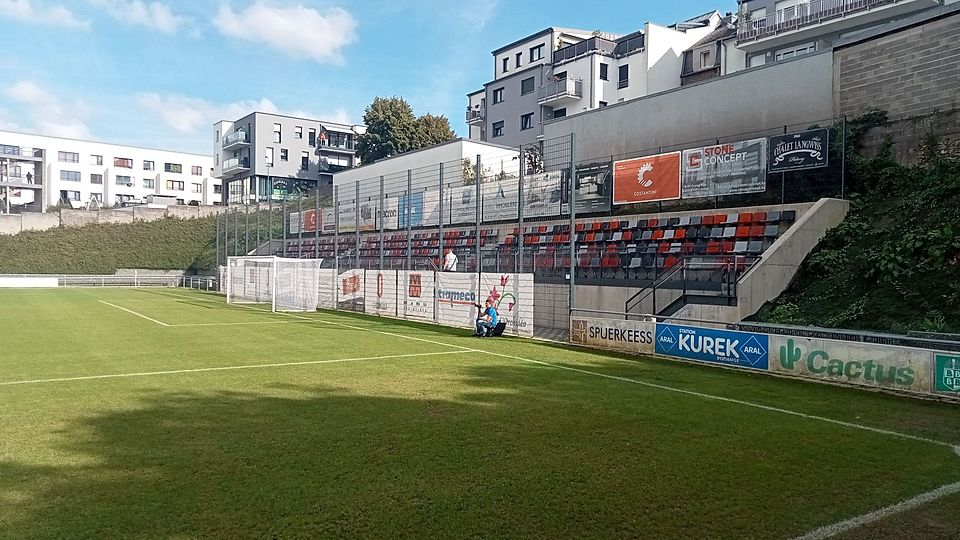 Die einzige Hintertortribüne im luxemburgischen Vereinsfußball