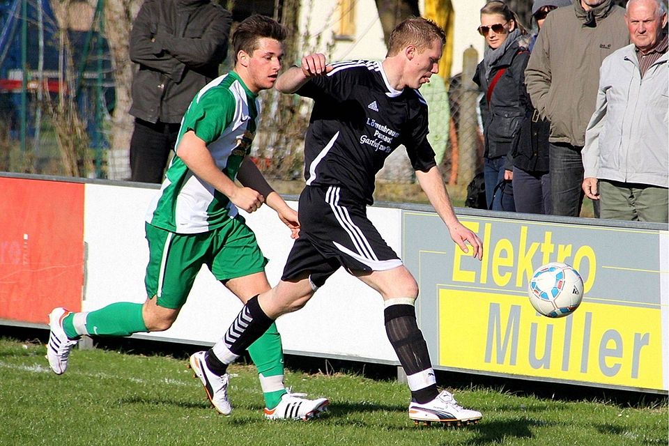 Matthias Steudtner (rechts) bleibt auch in der kommenden Spielzeit Spielertrainer beim SV Lalling. F: Dieter Siering
