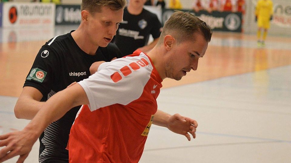 Vor fünf Jahren gab es zuletzt ein Hallenhighlight mit dem Thüringer Masters in der Erfurter Riethsporthalle. Damals stand Fahner-Trainer Dimo Raffel (hinten) noch auf der Platte - hier gegen Rot-Weiß Erfurt.