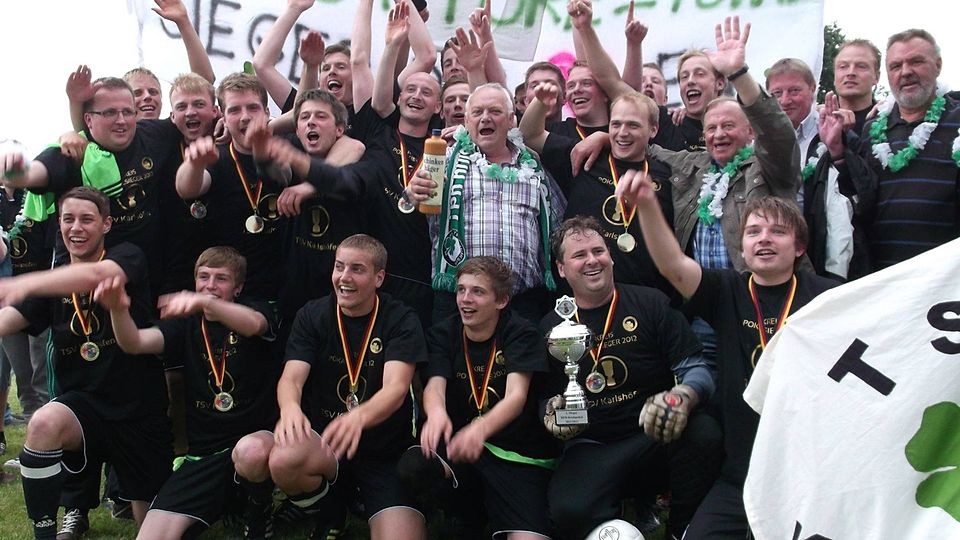 2012 hatte der TSV Karlshöfen zum ersten Mal seit 1971 wieder den Kreispokal gewonnen und anschließend gemeinsam mit den damaligen Pokalhelden den Triumph gefeiert. Jetzt steht das Team nach vier Jahren erneut im Endspiel und hofft anschließend auf eine ähnlich legendäre Party.Foto Meier