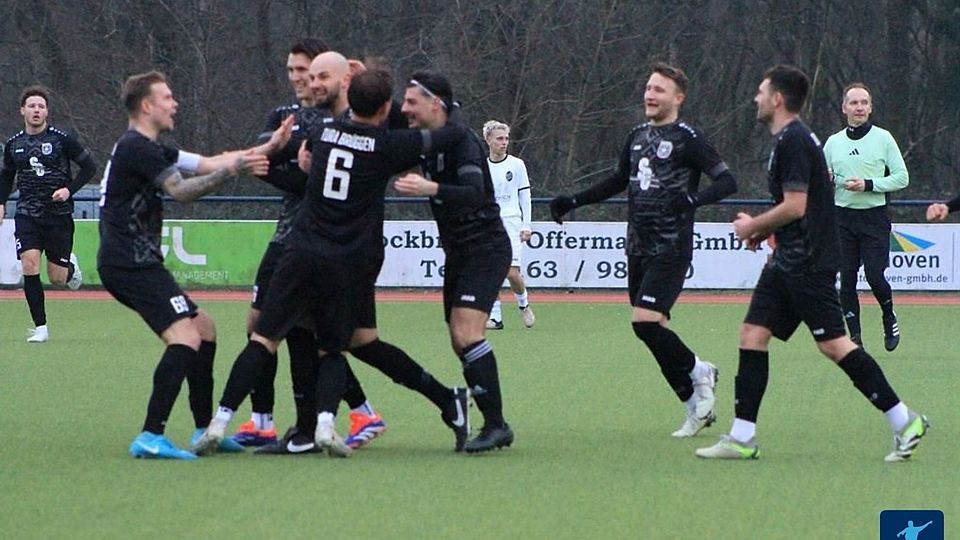 Großer Jubel bei TuRa Brüggen. 