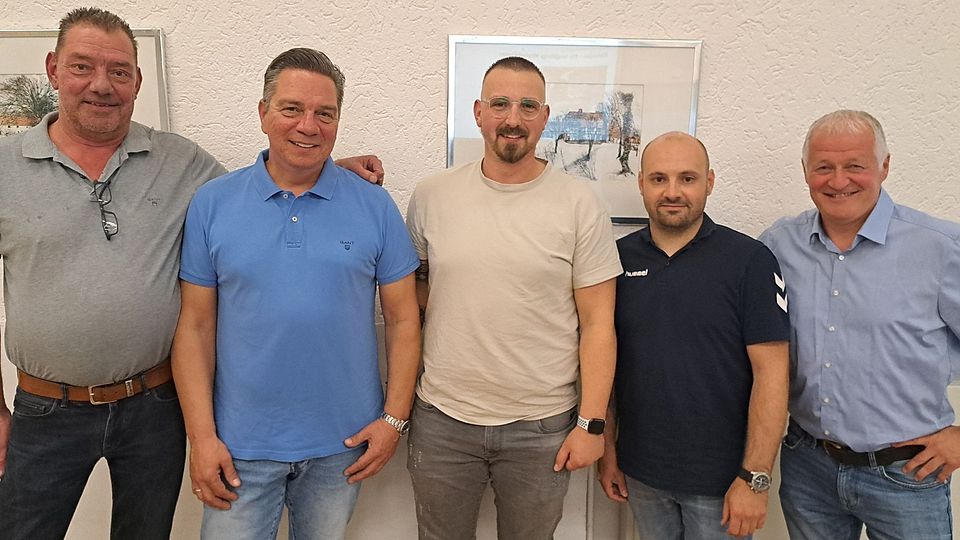 Der Vorstand von Fortuna Schlangen: von links: Ralph Deckers, Sven Schlüter, Sebastian Buchmann, Niklas Gebauer und Mark Meinhardt, Geschäftsführer Sport.