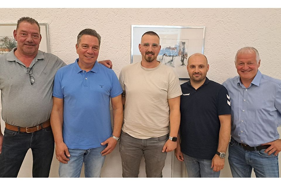 Der Vorstand von Fortuna Schlangen: von links: Ralph Deckers, Sven Schlüter, Sebastian Buchmann, Niklas Gebauer und Mark Meinhardt, Geschäftsführer Sport.