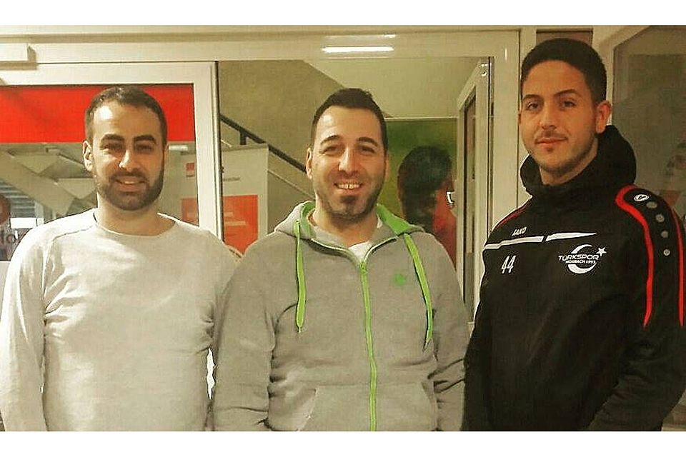 Mikail Tuncer (li.), Ismail Hayal (m.) und Hidir Cavli (re.) fungieren in der Premierensaison als Trainertrio der ersten zweiten Mannschaft seit Vereinsgründung 1993. Foto: Türkspor Mosbach Facebook